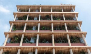 築30年のビル改築でCO2が新築比8割減の理由