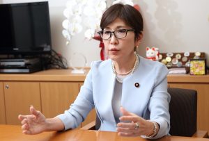 なぜ稲田朋美議員は「LGBTQ課題」で信念を持ち続けるのか